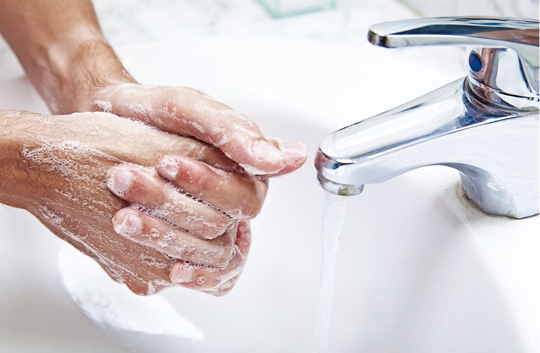Lávate las manos con frecuencia para prevenir infecciones parasitarias.